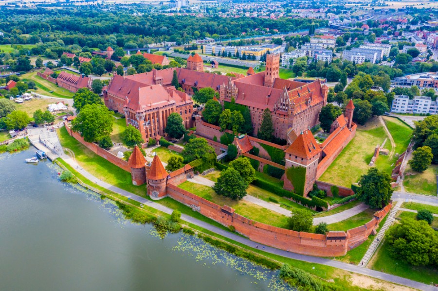 Quelle est l'histoire du plus grand château du monde ?